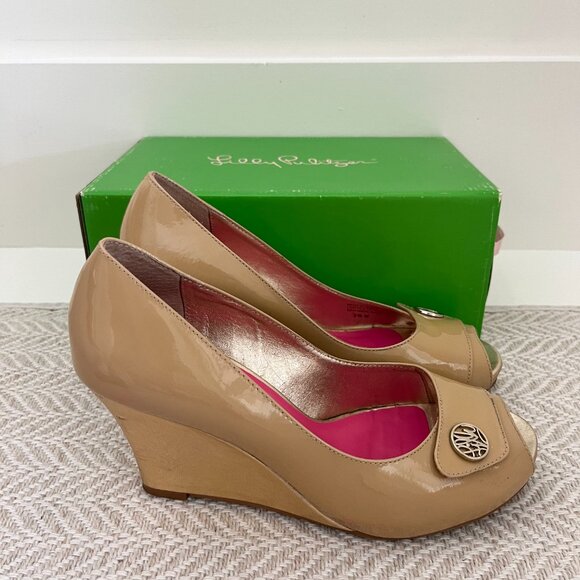 Lilly Pulitzer Wedge Resort Chic Button Shoes in Sand Color Size 7.5 - Picture 2 of 5